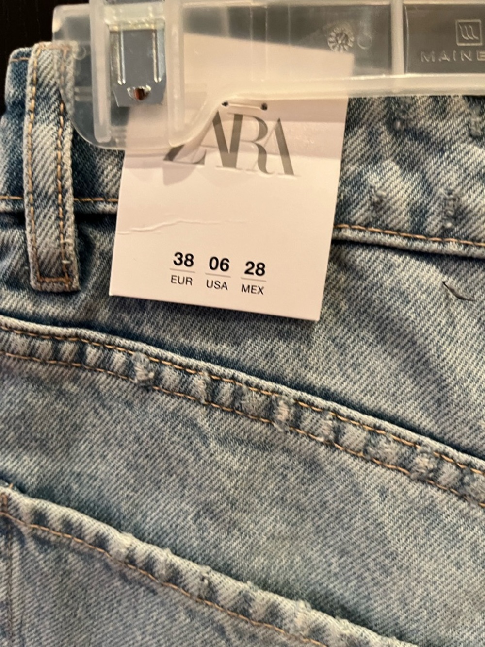 Zara Light Wash Distressed Denim Shorts - Women Size 6 - Picture 5 of 6